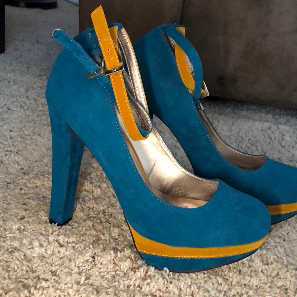 Heels - Picture 2 of 5